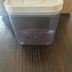 Oxo Purple Container with White Lid
